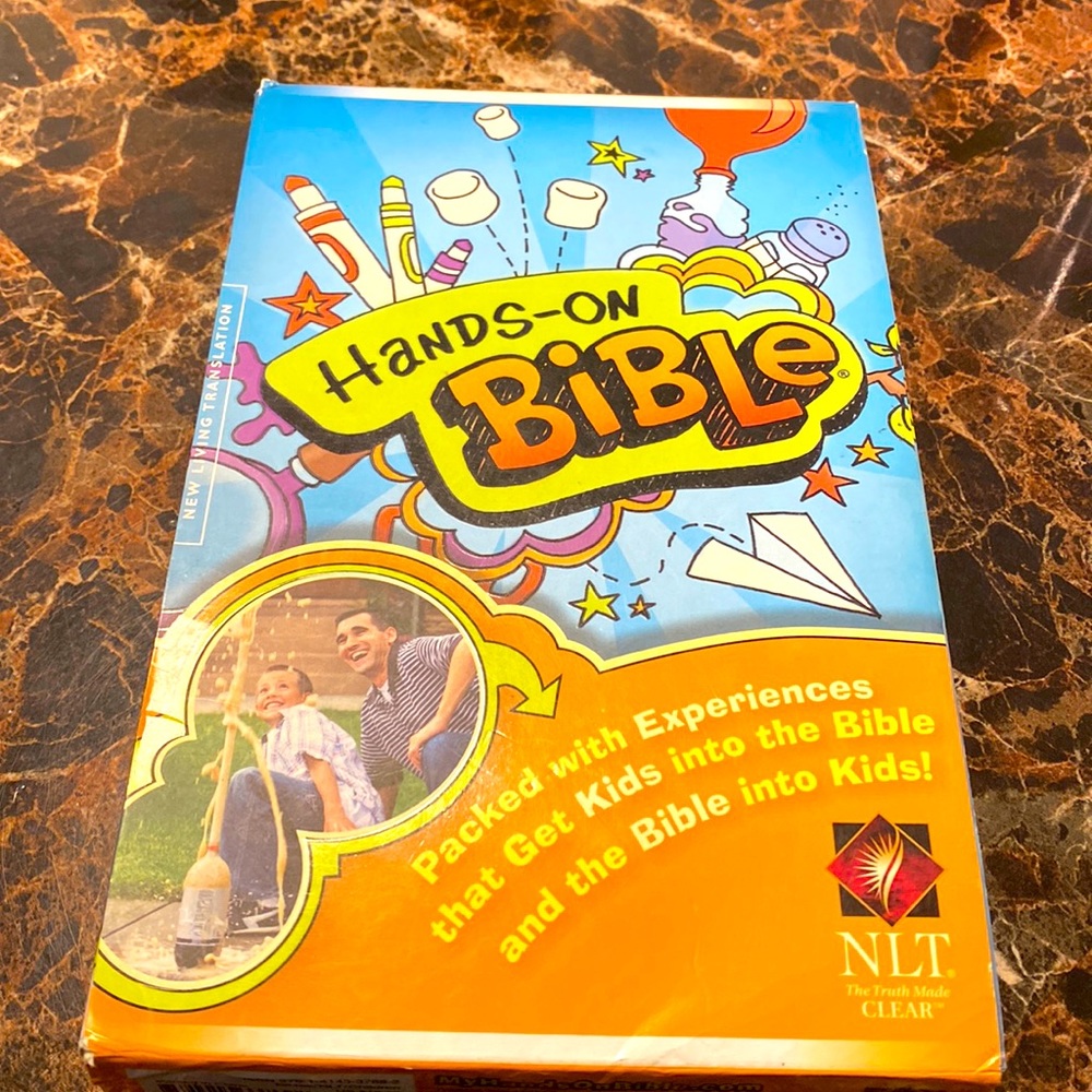 Hands-On Bible NLT (Softcover) Early Childhood Learning Bible.